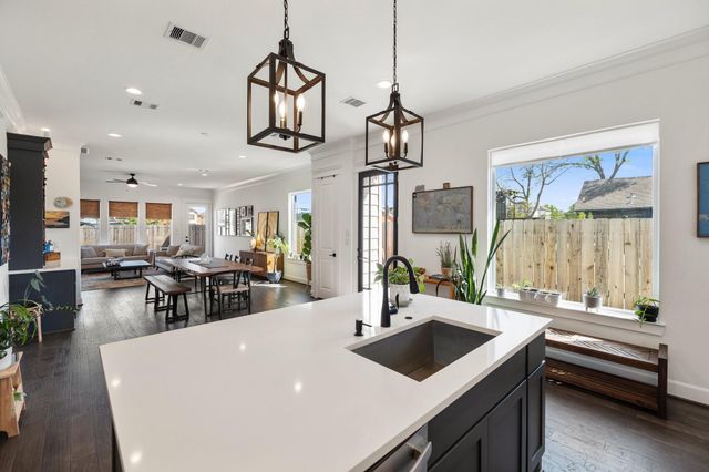 817 W 19th Street, Houston, TX 77008