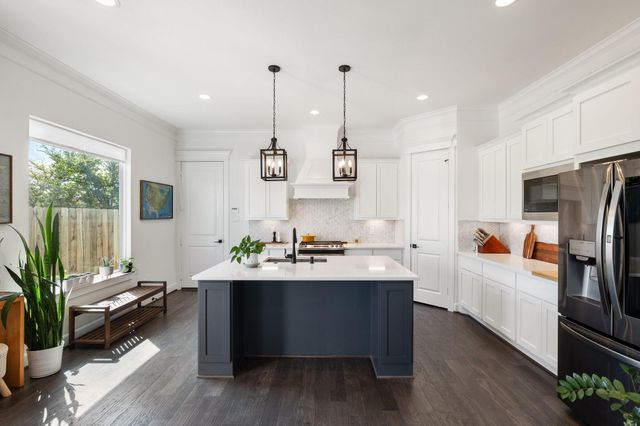 817 W 19th Street, Houston, TX 77008