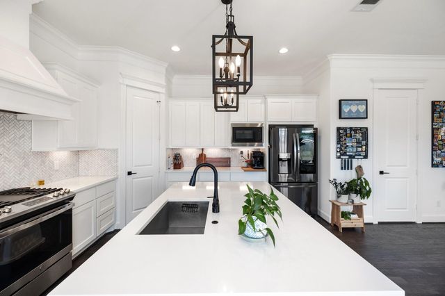817 W 19th Street, Houston, TX 77008