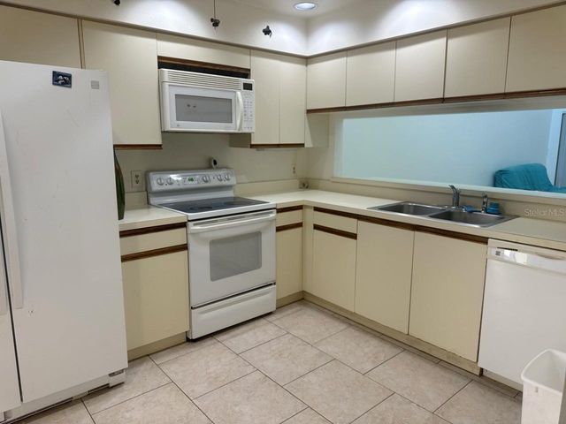 1312 PASADENA AVENUE S 15, St Petersburg, FL 33707