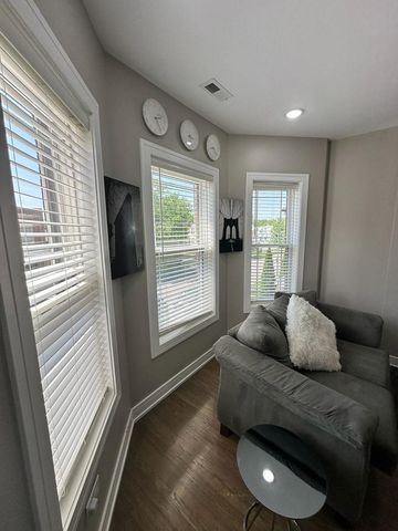 6807 S Calumet Avenue 2, Chicago, IL 60637