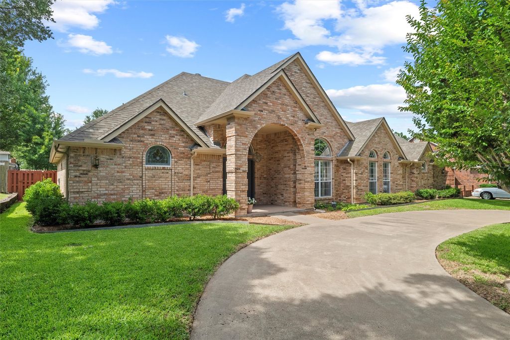 620 Mirkes Parkway, Desoto, TX 75115