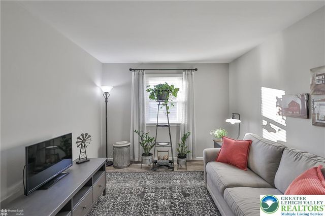 6923 Blue Church Road South, Upper Saucon Twp, PA 18036