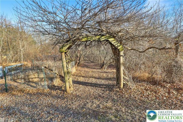 6923 Blue Church Road South, Upper Saucon Twp, PA 18036