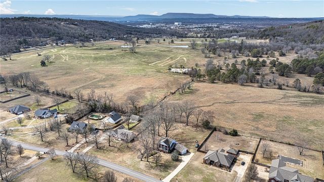 343 Walleye Drive, Russellville, AR 72802