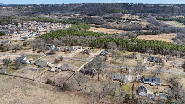 343 Walleye Drive, Russellville, AR 72802