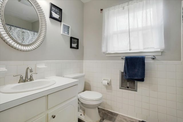 2209 Ridgewood Drive, Sherman, TX 75092