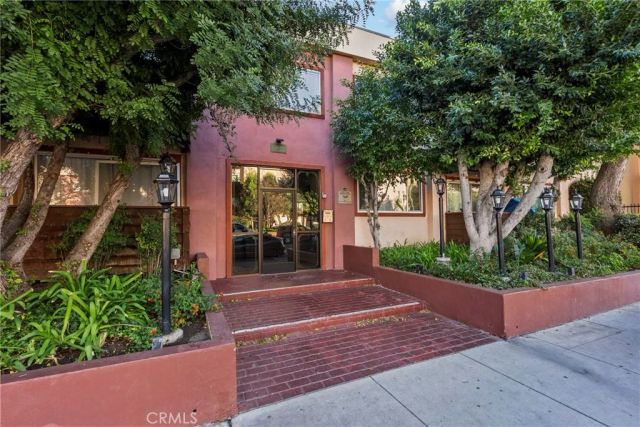 5400 Newcastle 12, Encino, CA 91316