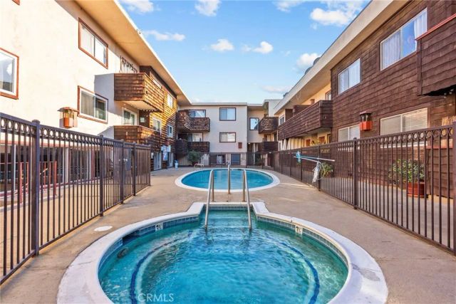 5400 Newcastle 12, Encino, CA 91316