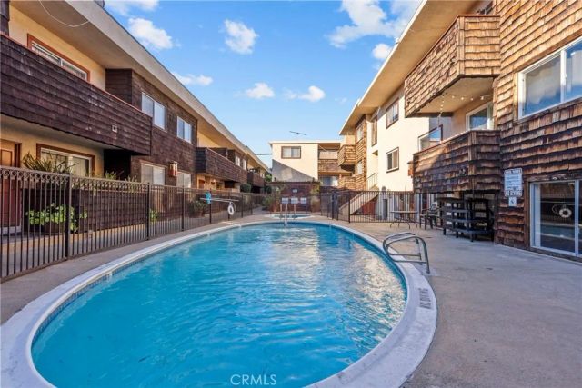 5400 Newcastle 12, Encino, CA 91316