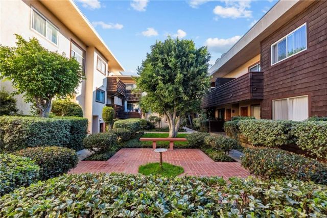 5400 Newcastle 12, Encino, CA 91316