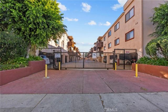 5400 Newcastle 12, Encino, CA 91316