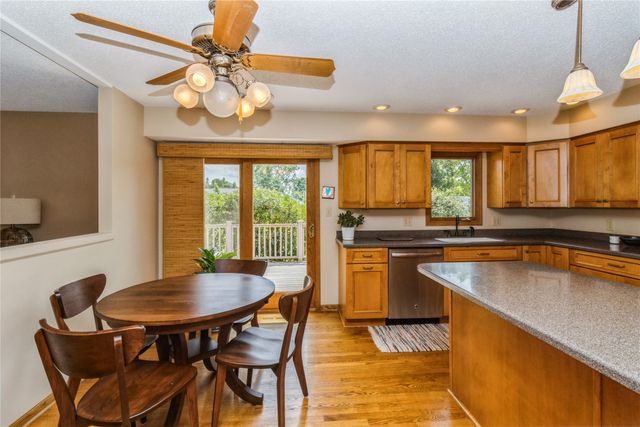 7944 Roseland Drive, Urbandale, IA 50322