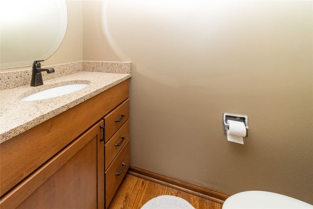 7944 Roseland Drive, Urbandale, IA 50322