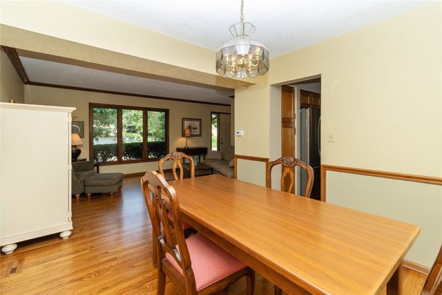 7944 Roseland Drive, Urbandale, IA 50322
