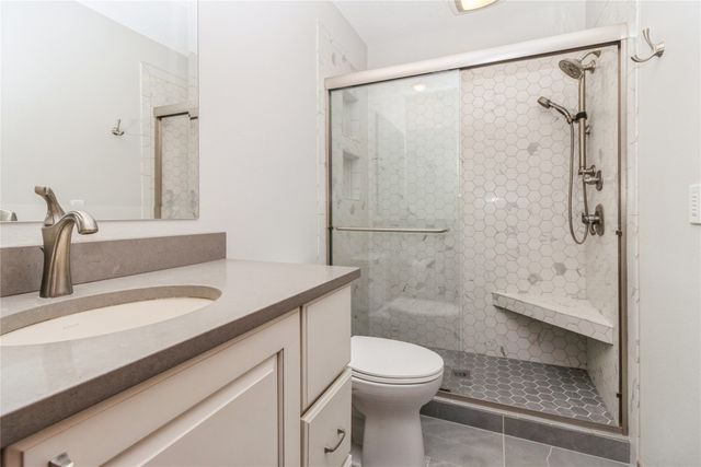 7944 Roseland Drive, Urbandale, IA 50322