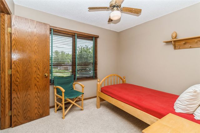 7944 Roseland Drive, Urbandale, IA 50322