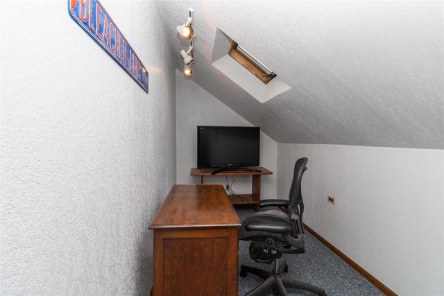7944 Roseland Drive, Urbandale, IA 50322