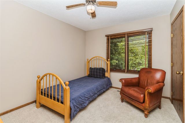 7944 Roseland Drive, Urbandale, IA 50322