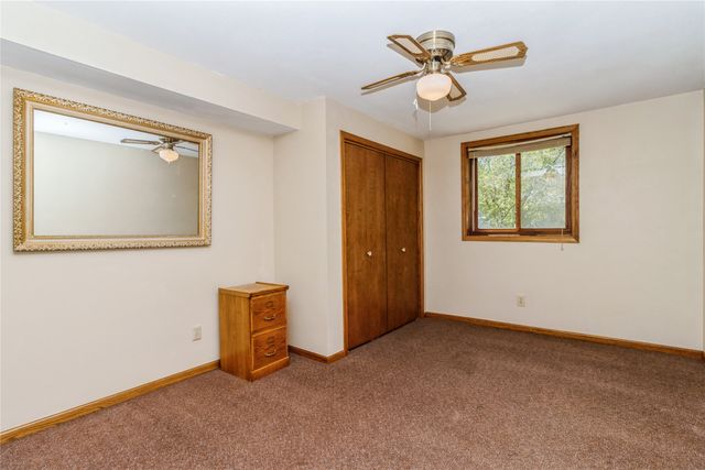 7944 Roseland Drive, Urbandale, IA 50322