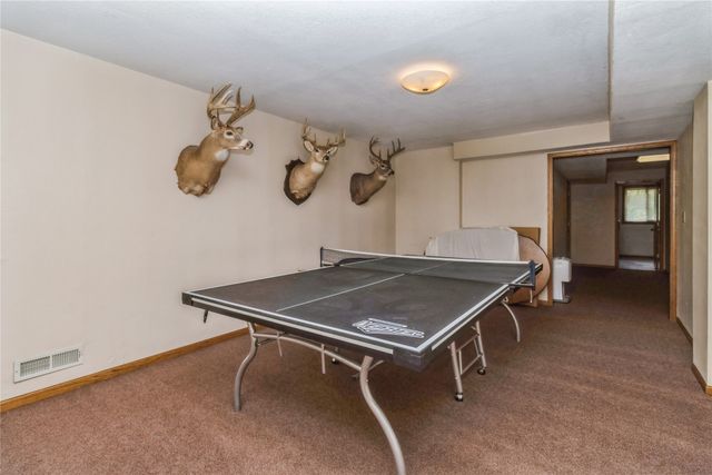 7944 Roseland Drive, Urbandale, IA 50322