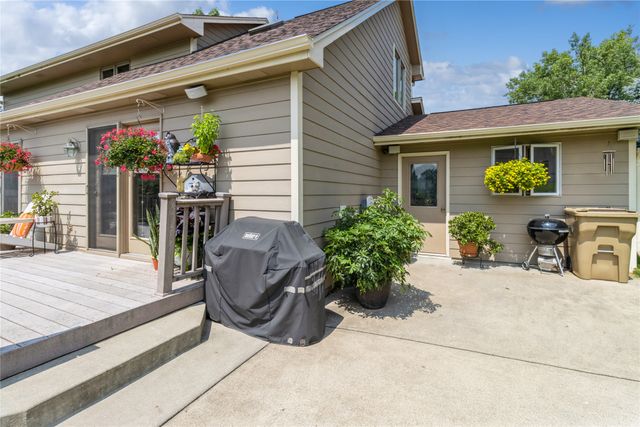 7944 Roseland Drive, Urbandale, IA 50322