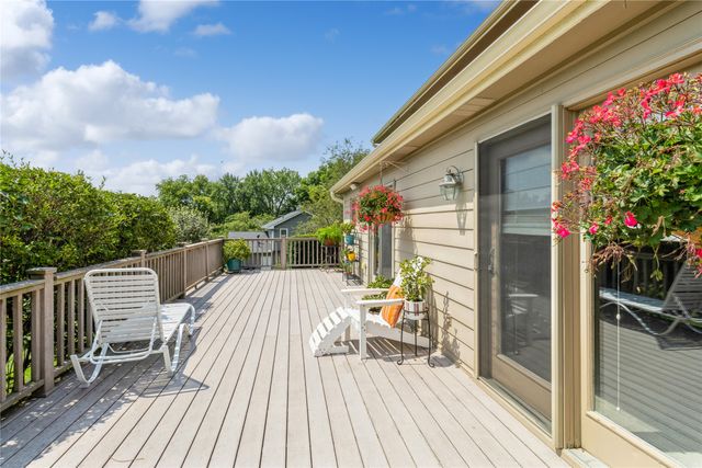 7944 Roseland Drive, Urbandale, IA 50322