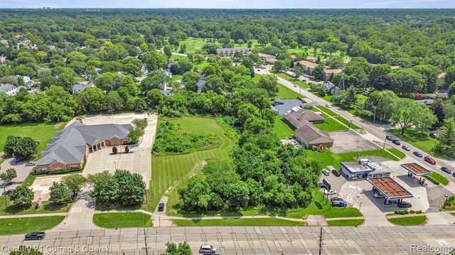 38500 Garfield Road, Clinton Township, MI 48038