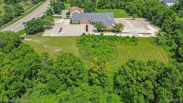 38500 Garfield Road, Clinton Township, MI 48038