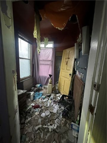 627 Chester Ave, Perry Hilltop, PA 15214