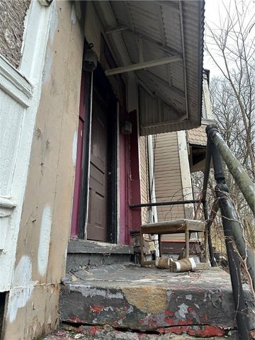 627 Chester Ave, Perry Hilltop, PA 15214