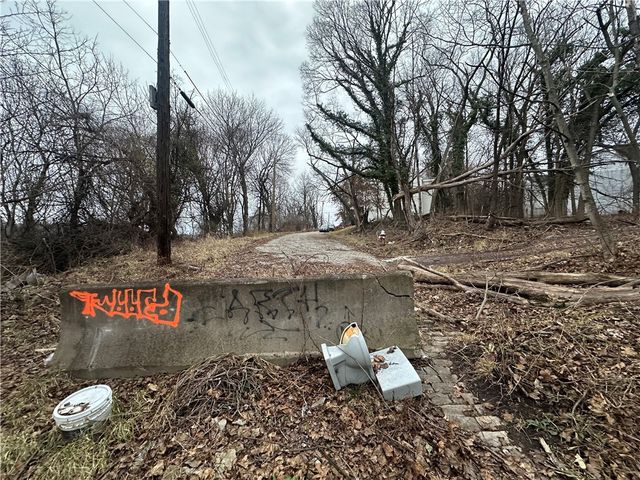 627 Chester Ave, Perry Hilltop, PA 15214