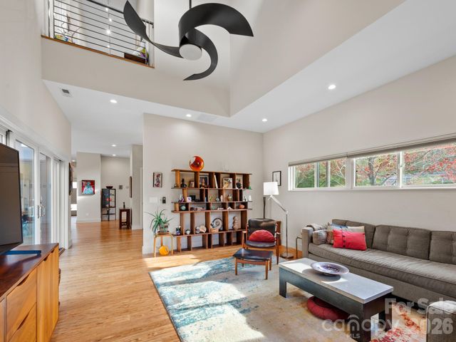 46 Pinecroft Road, Asheville, NC 28804