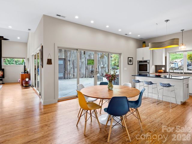 46 Pinecroft Road, Asheville, NC 28804