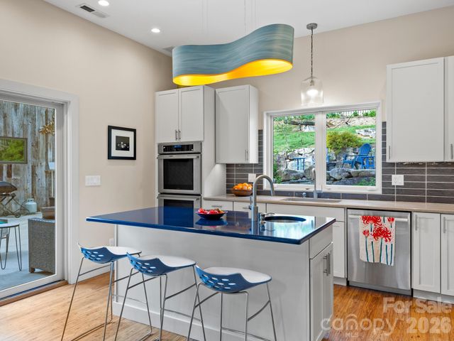 46 Pinecroft Road, Asheville, NC 28804