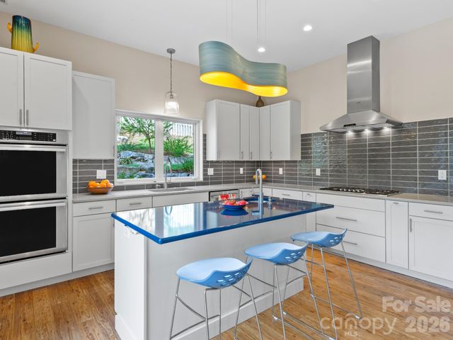 46 Pinecroft Road, Asheville, NC 28804