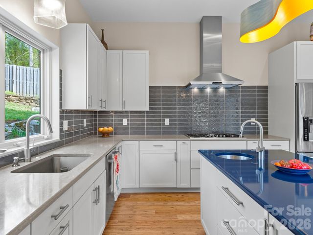 46 Pinecroft Road, Asheville, NC 28804