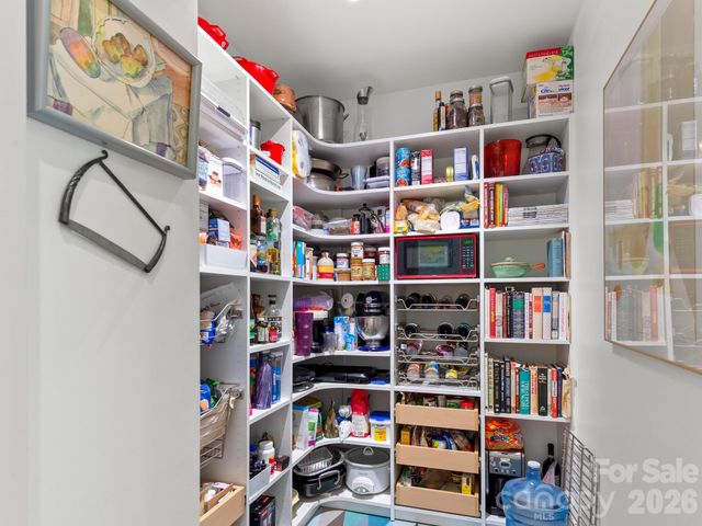 46 Pinecroft Road, Asheville, NC 28804