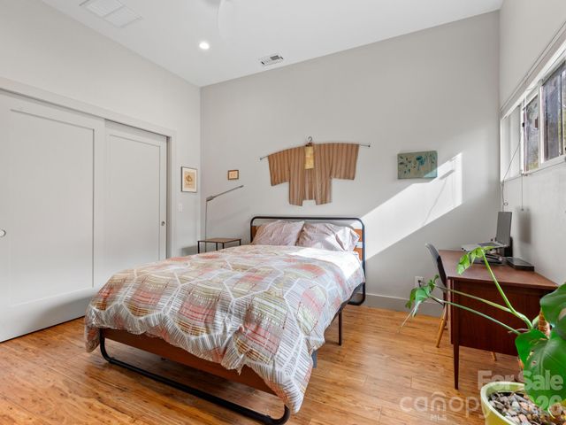 46 Pinecroft Road, Asheville, NC 28804