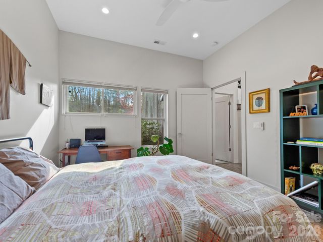 46 Pinecroft Road, Asheville, NC 28804