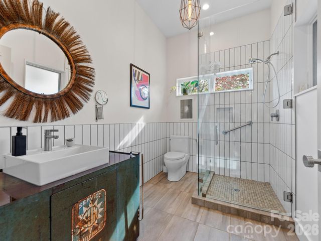 46 Pinecroft Road, Asheville, NC 28804