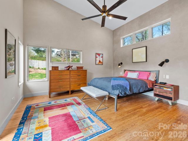46 Pinecroft Road, Asheville, NC 28804
