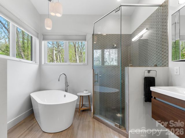 46 Pinecroft Road, Asheville, NC 28804
