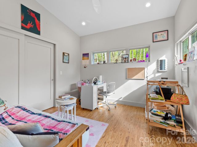 46 Pinecroft Road, Asheville, NC 28804