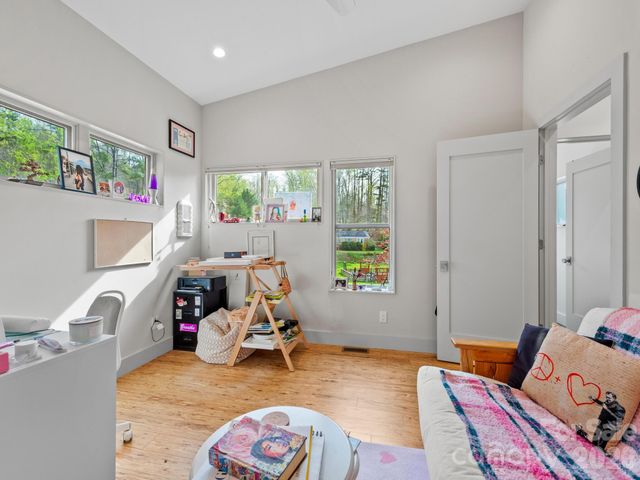 46 Pinecroft Road, Asheville, NC 28804