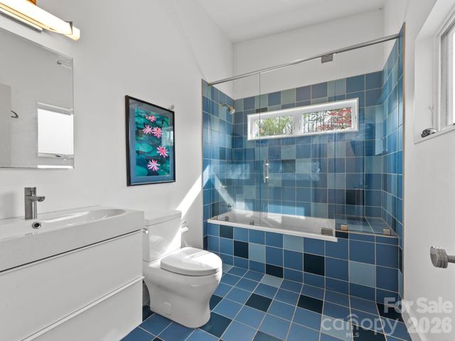 46 Pinecroft Road, Asheville, NC 28804