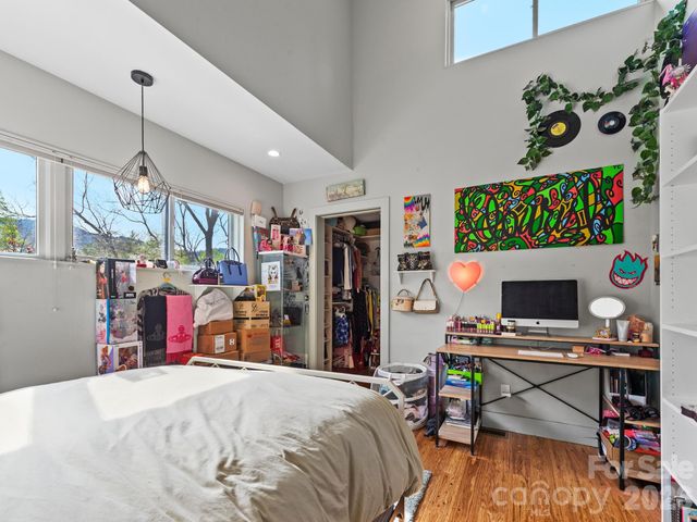 46 Pinecroft Road, Asheville, NC 28804