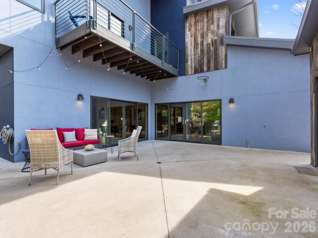 46 Pinecroft Road, Asheville, NC 28804