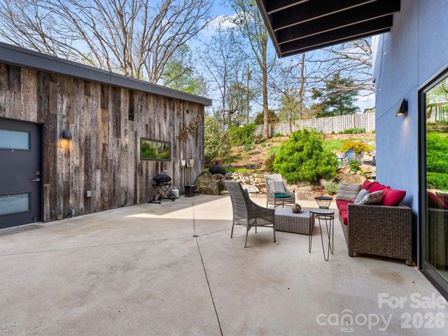46 Pinecroft Road, Asheville, NC 28804