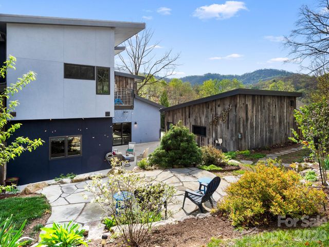 46 Pinecroft Road, Asheville, NC 28804